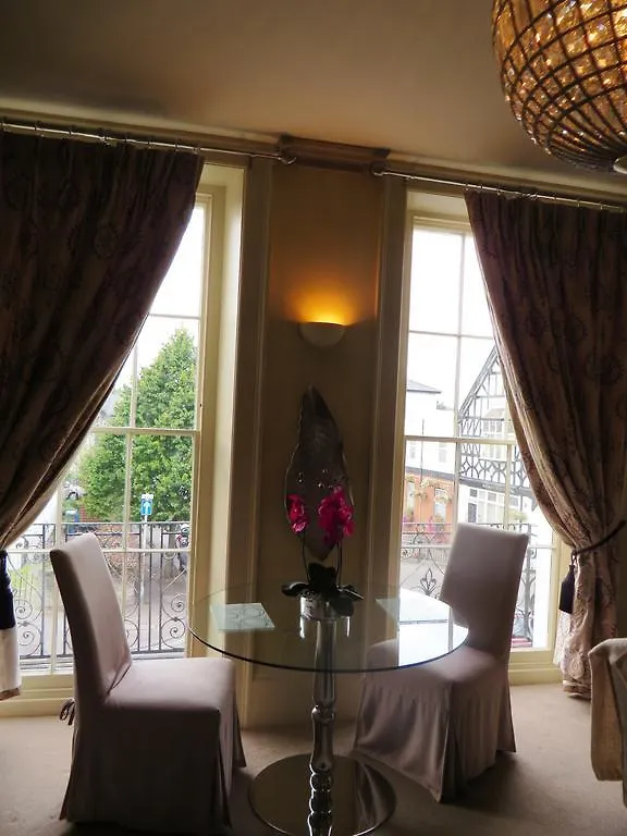 Hewlett Apartments Cheltenham