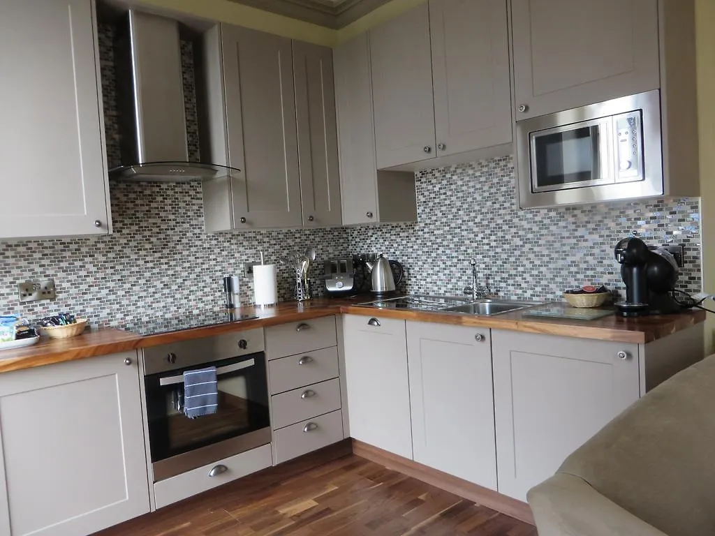 Hewlett Apartments Cheltenham