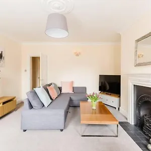 Apartment Regency - Private Entrance & Courtyard, Cheltenham
