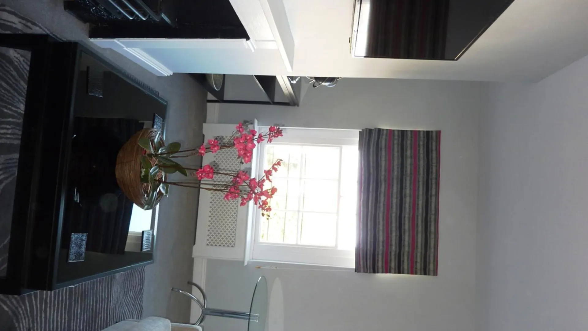 Hewlett Apartments Cheltenham 0*,