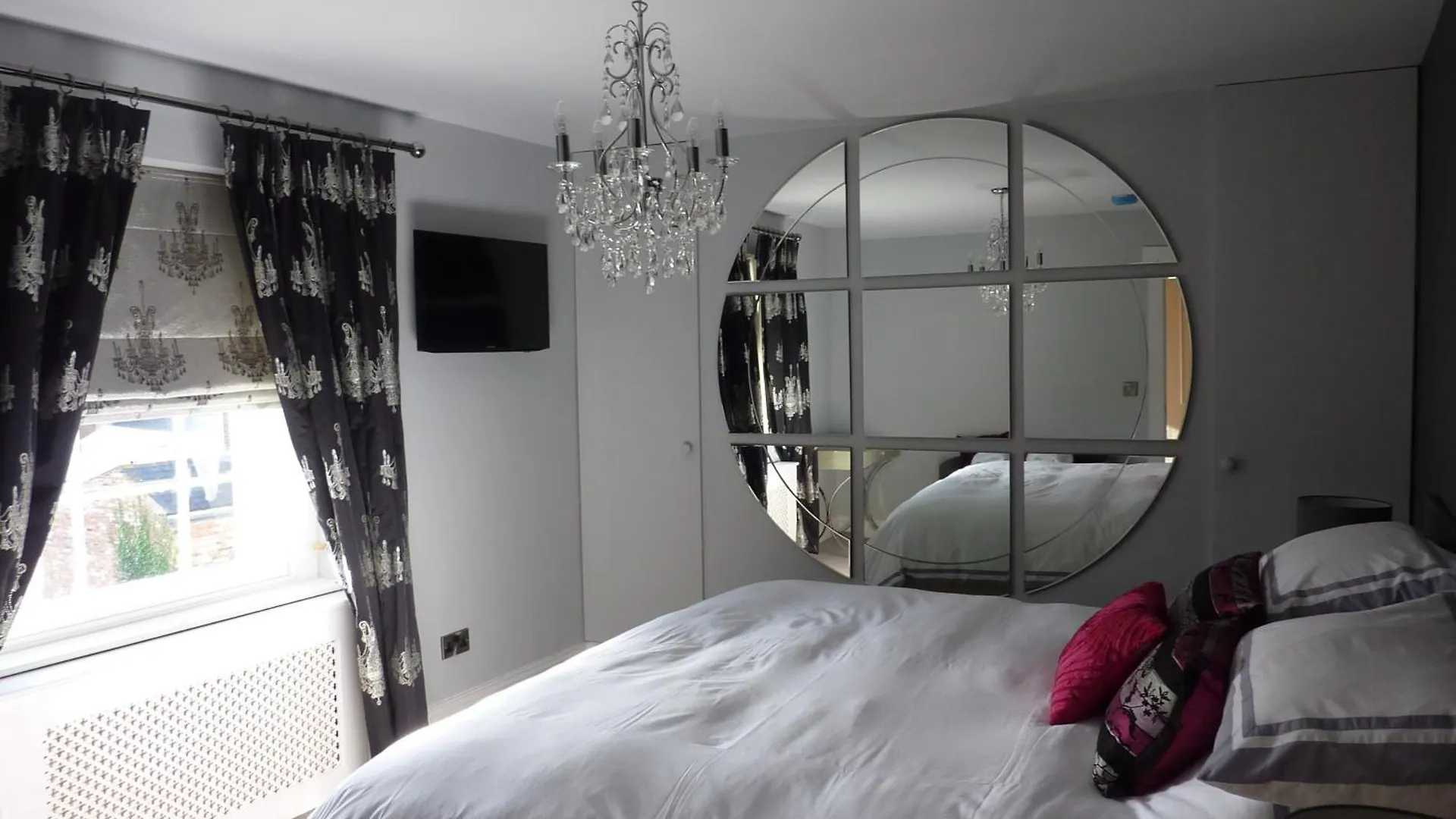 Hewlett Apartments Cheltenham United Kingdom